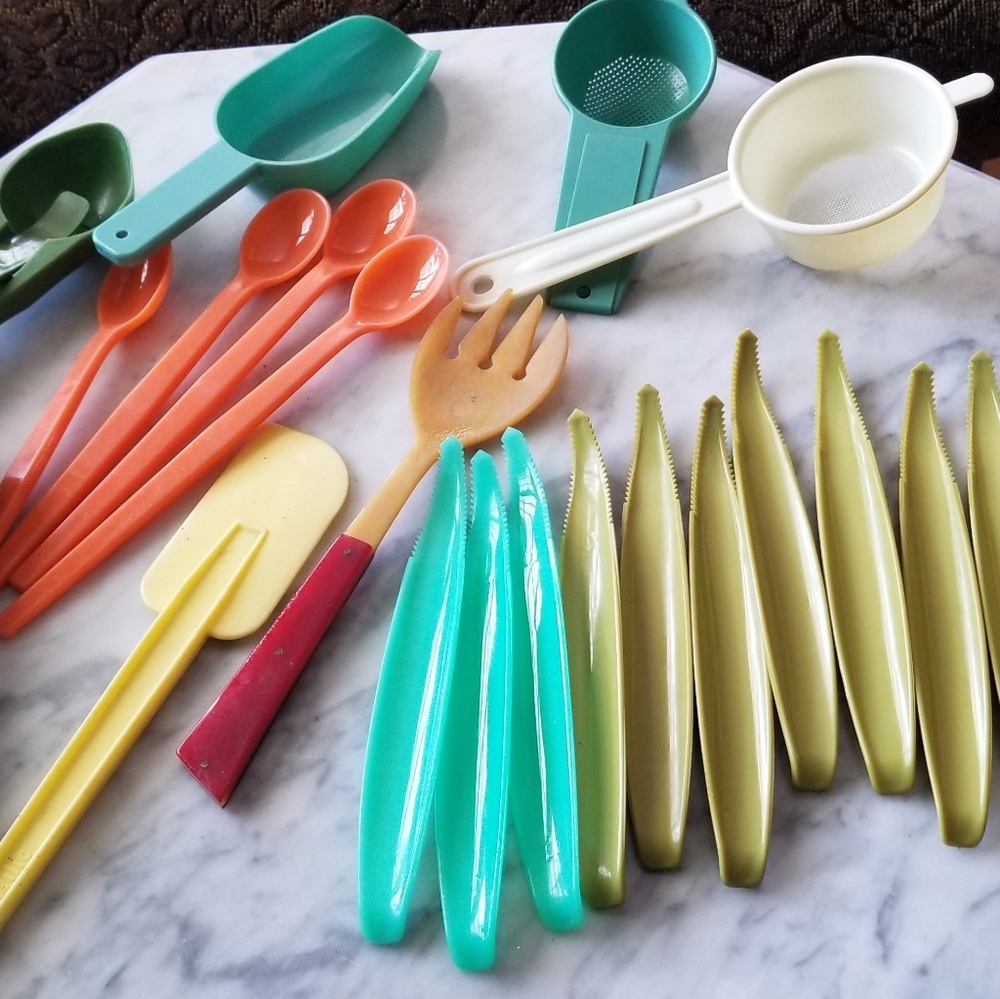 Tupperware plasticware